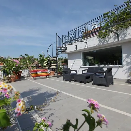 Delmirani's Book - Vatican View דירה *